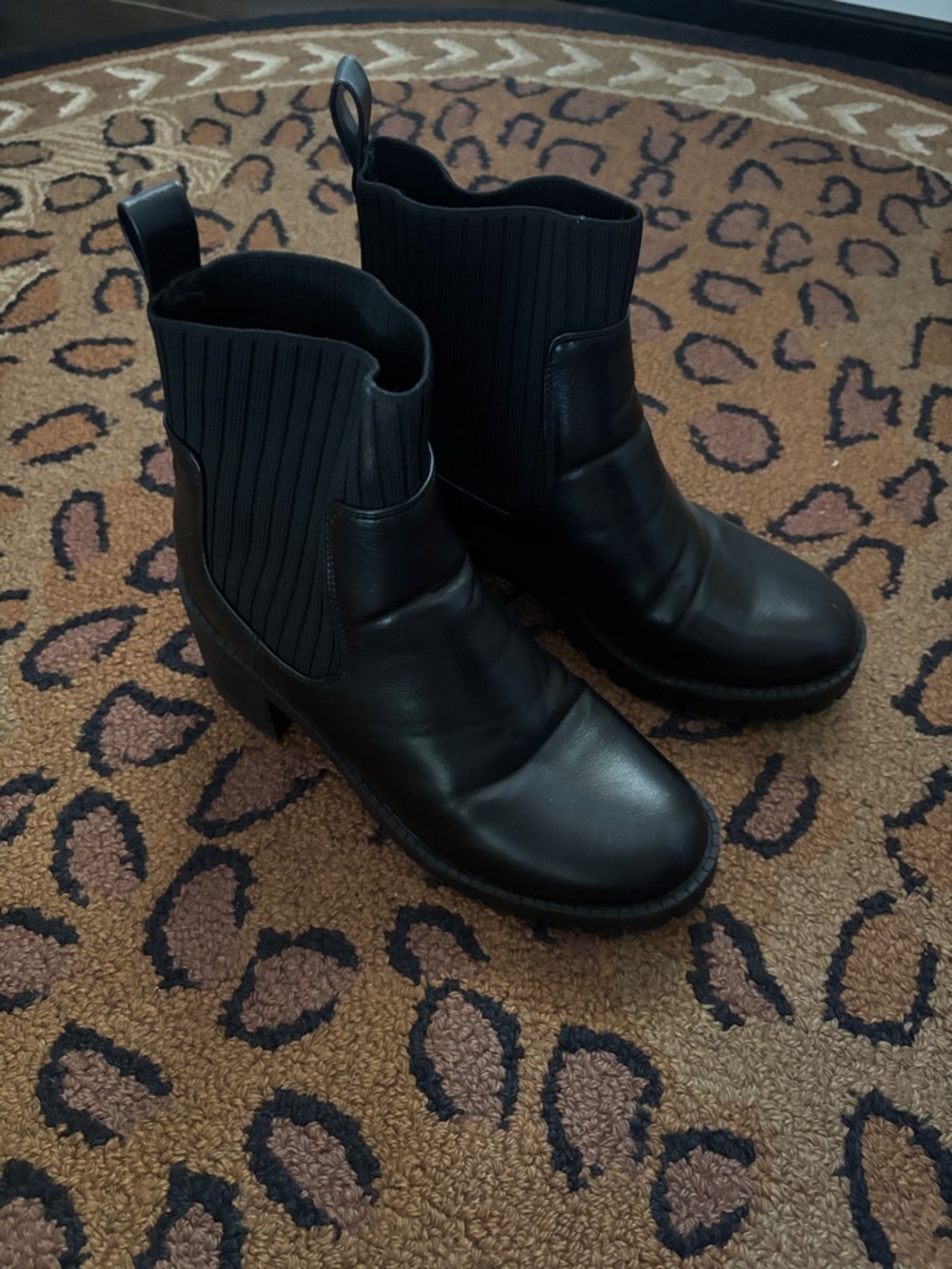 Classic Black Leather Chukka Boots with Ribbed Elastic Ankle